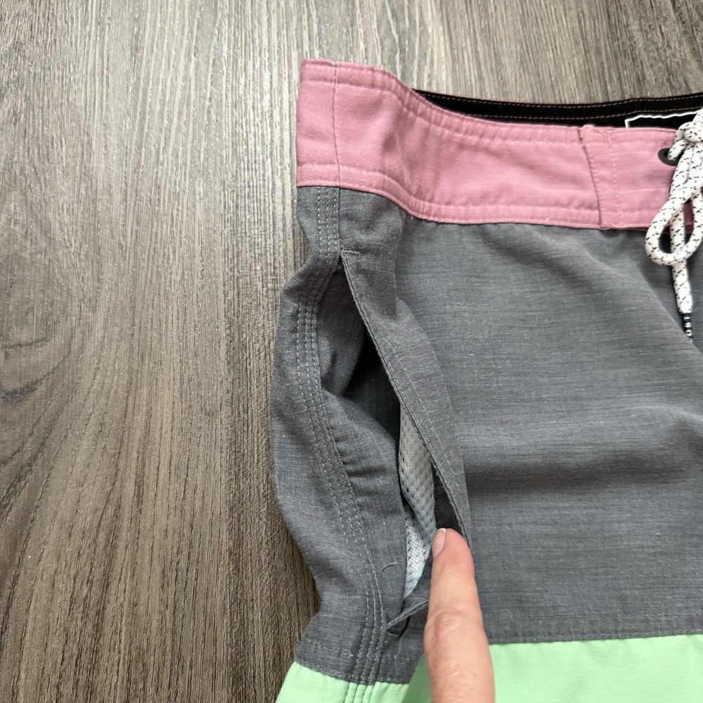 Lost Board Shorts Mens Size 32 Surf Swim Trunks Pink‎ Gray Green Striped - Picture 7 of 8